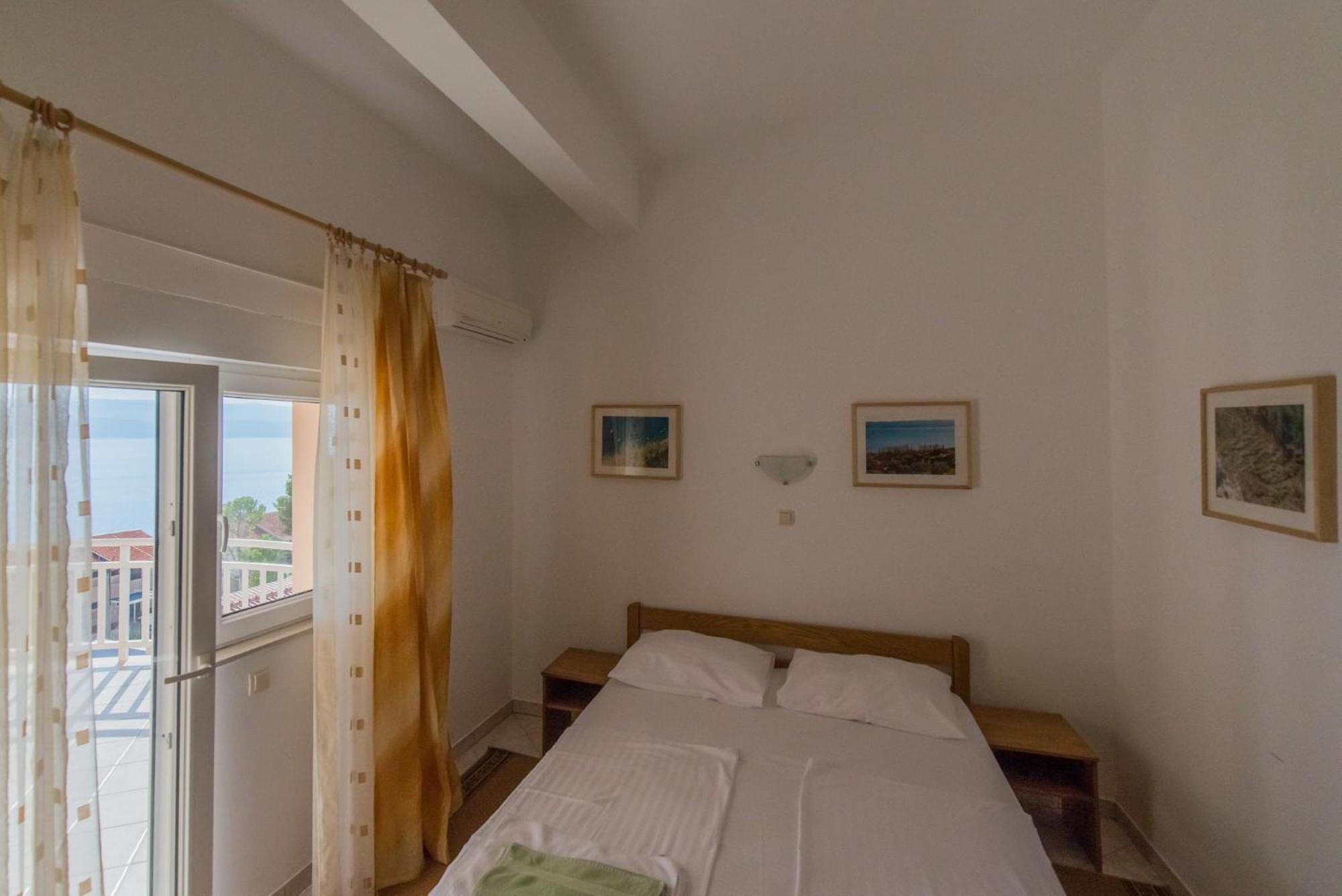 Bed And Breakfast Pero 3 Min Walk To The Beach Lokva Rogoznica Exterior photo