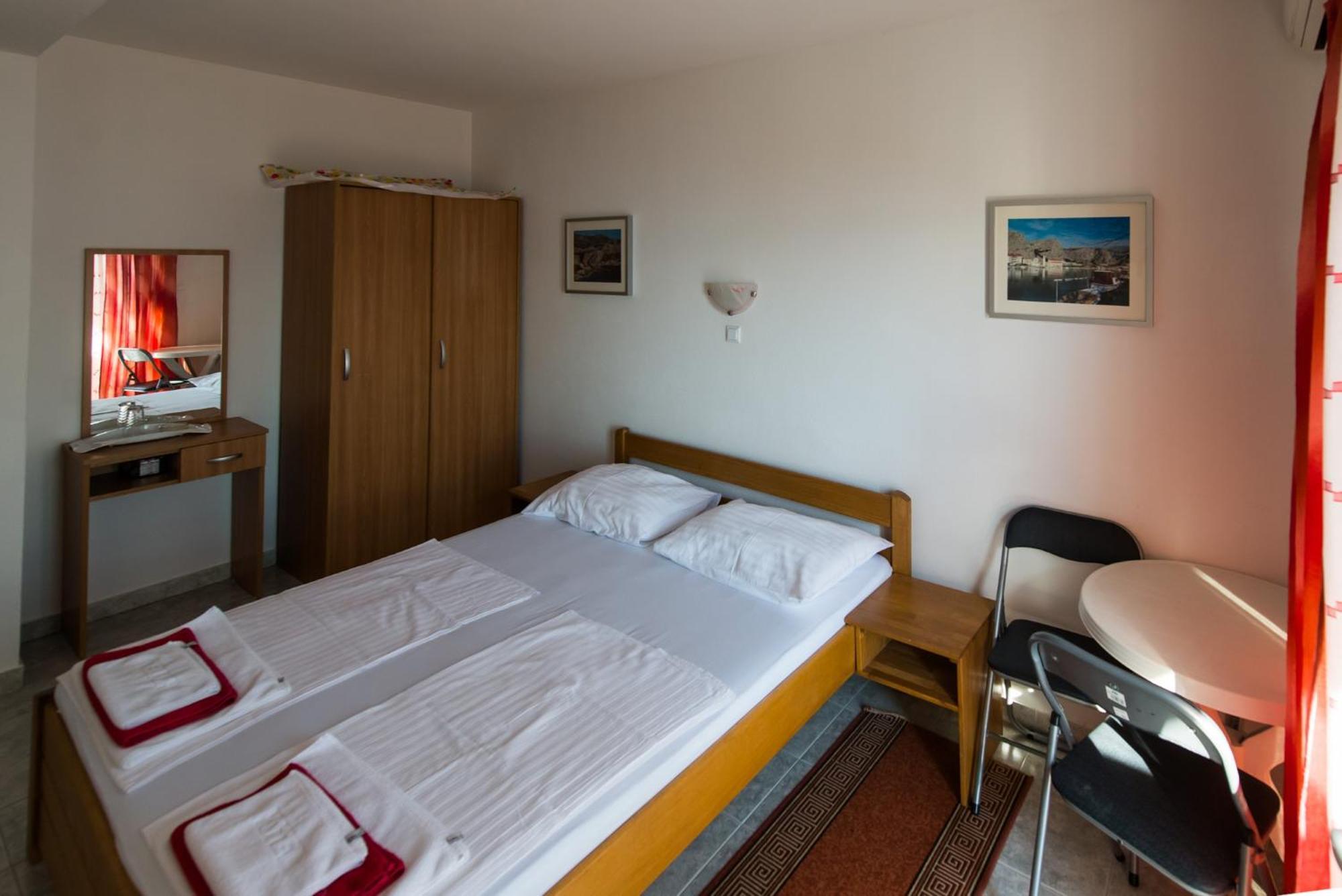 Bed And Breakfast Pero 3 Min Walk To The Beach Lokva Rogoznica Exterior photo