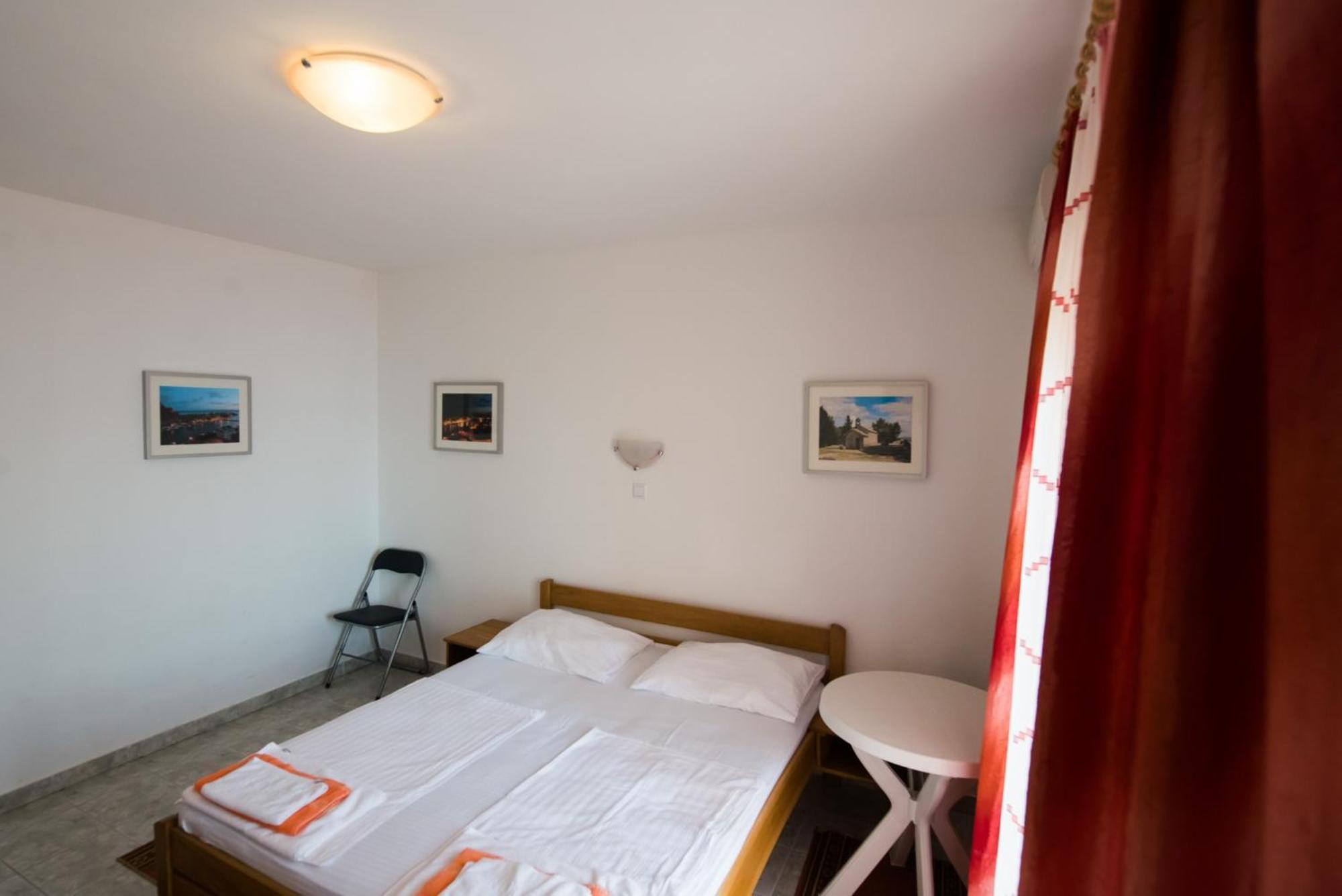 Bed And Breakfast Pero 3 Min Walk To The Beach Lokva Rogoznica Exterior photo