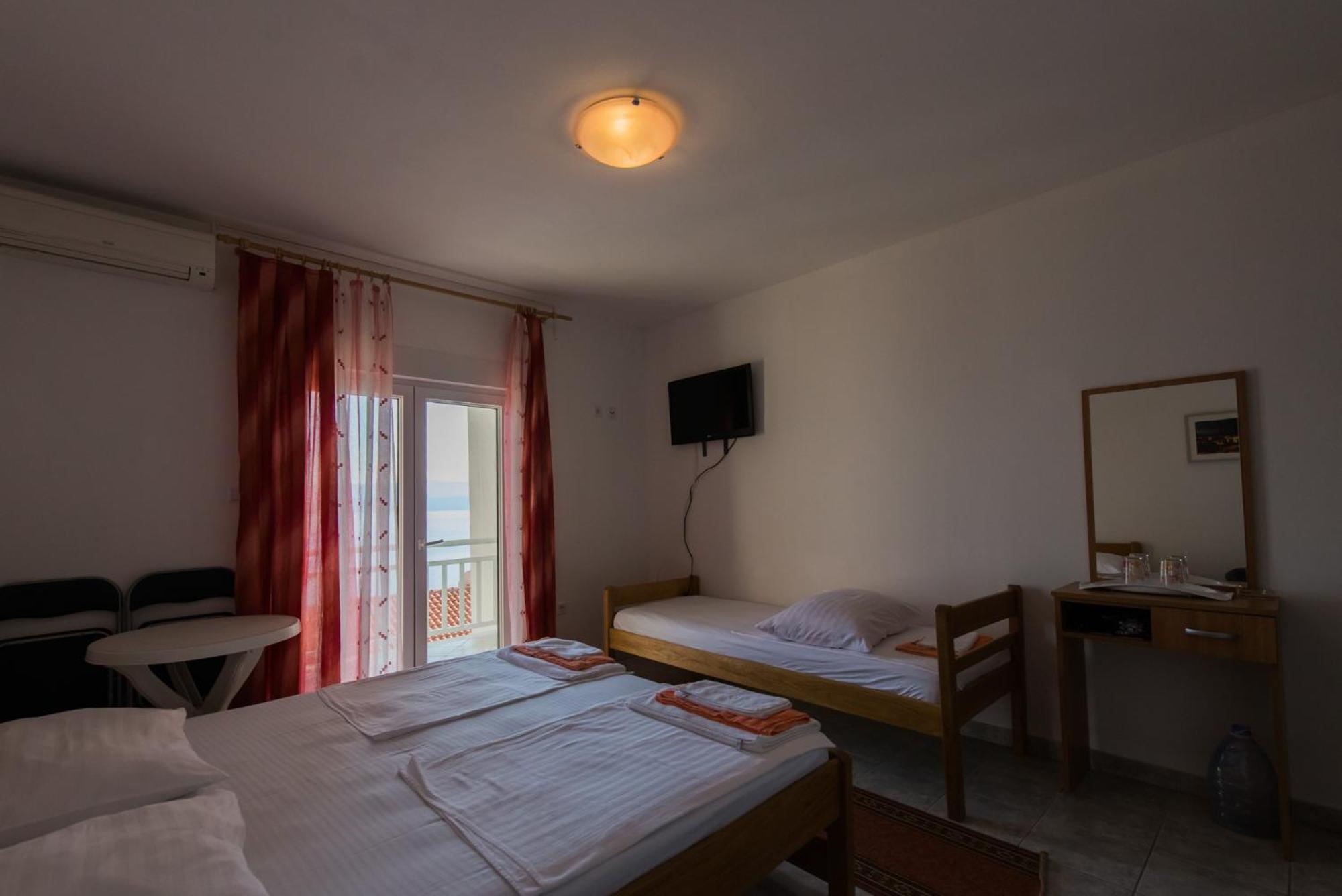 Bed And Breakfast Pero 3 Min Walk To The Beach Lokva Rogoznica Exterior photo