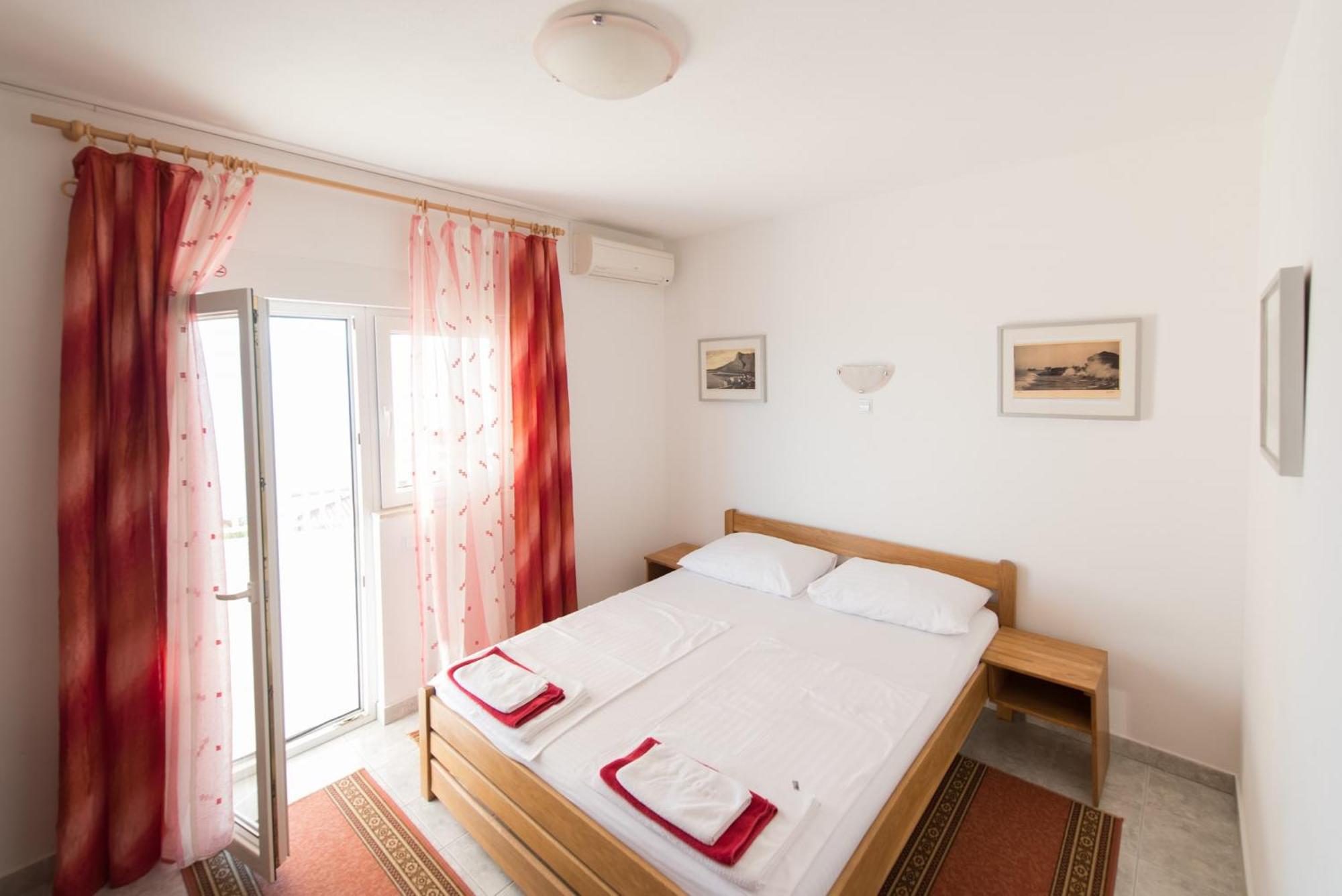 Bed And Breakfast Pero 3 Min Walk To The Beach Lokva Rogoznica Exterior photo