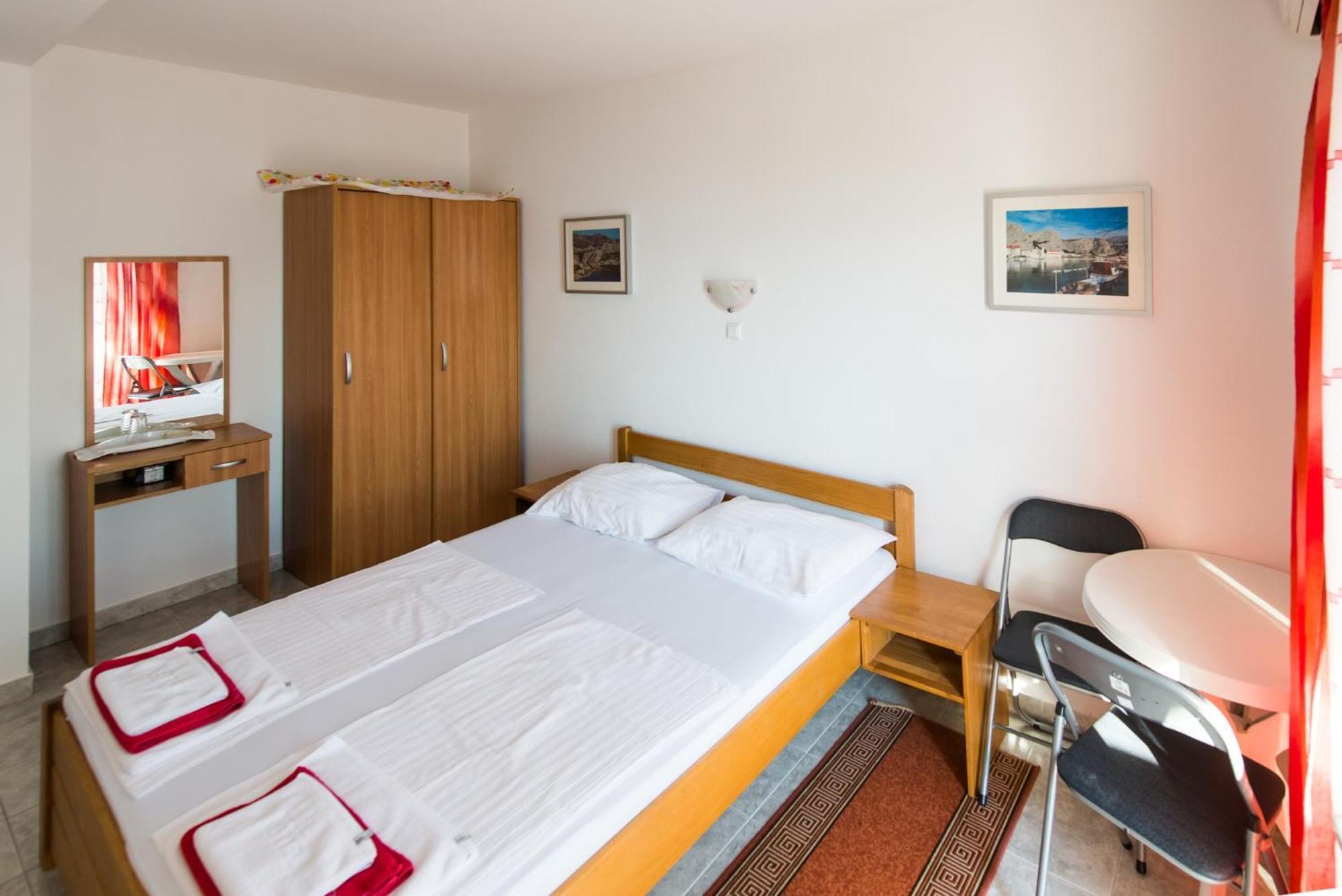 Bed And Breakfast Pero 3 Min Walk To The Beach Lokva Rogoznica Exterior photo