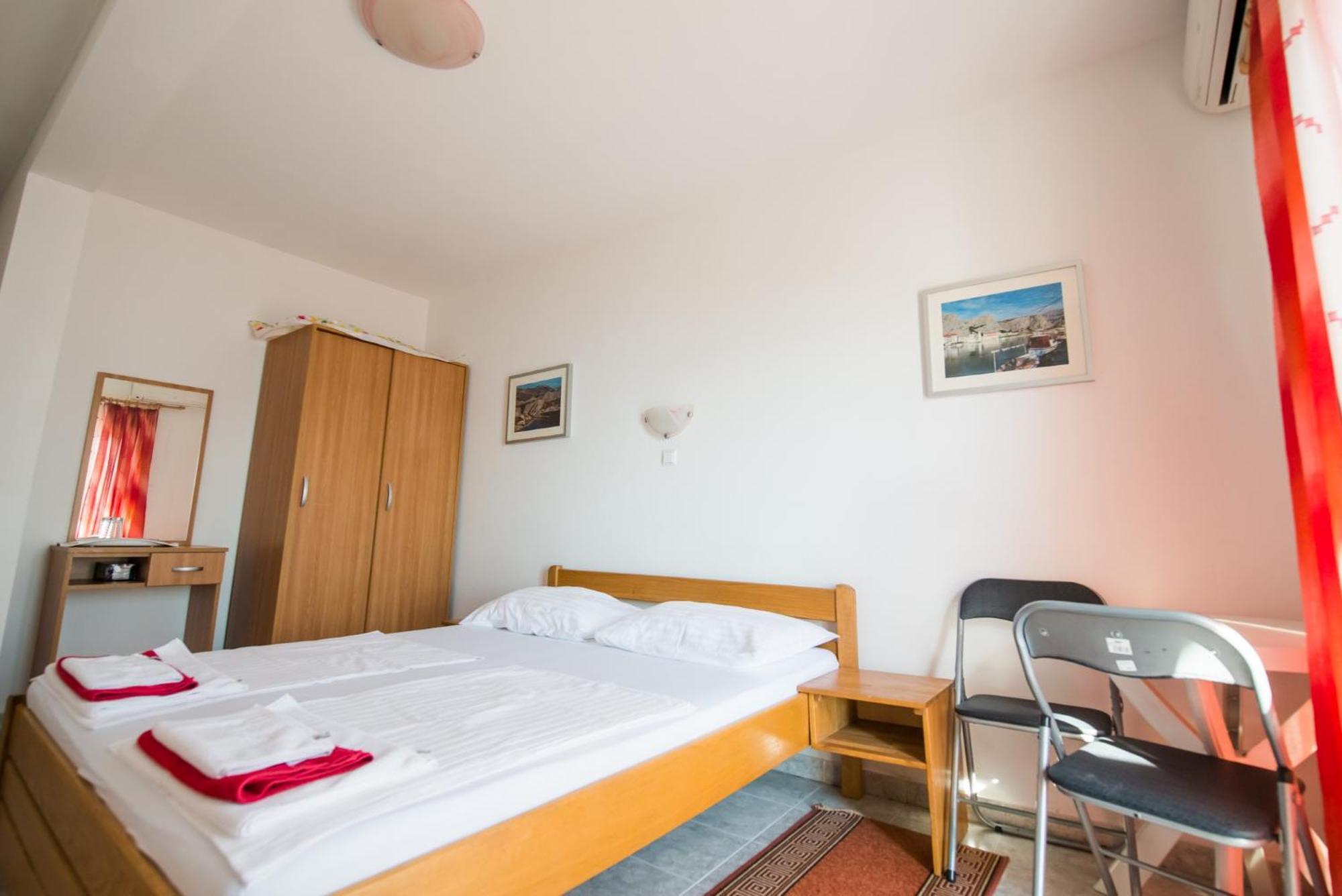 Bed And Breakfast Pero 3 Min Walk To The Beach Lokva Rogoznica Exterior photo