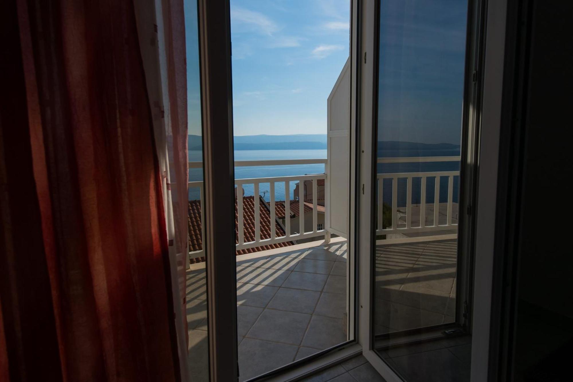 Bed And Breakfast Pero 3 Min Walk To The Beach Lokva Rogoznica Exterior photo