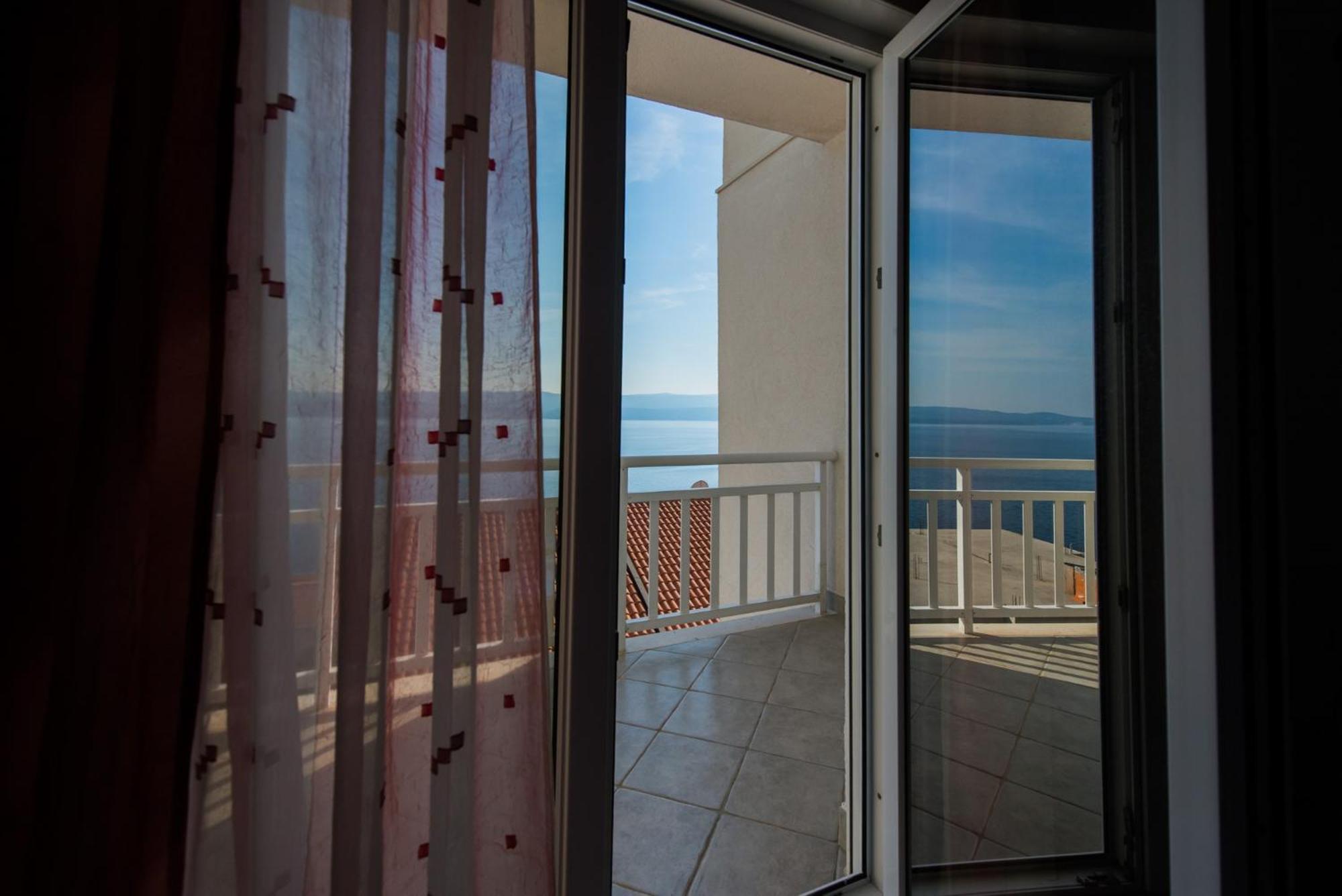 Bed And Breakfast Pero 3 Min Walk To The Beach Lokva Rogoznica Exterior photo