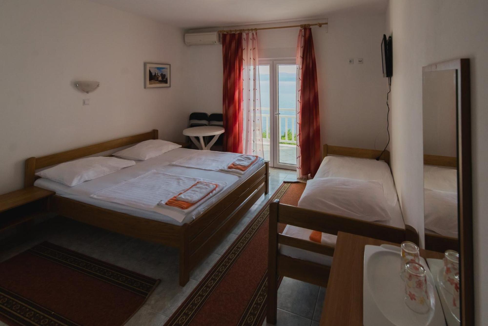 Bed And Breakfast Pero 3 Min Walk To The Beach Lokva Rogoznica Exterior photo